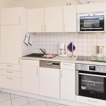 Neunundzwanzig In Ostseebad * Binz